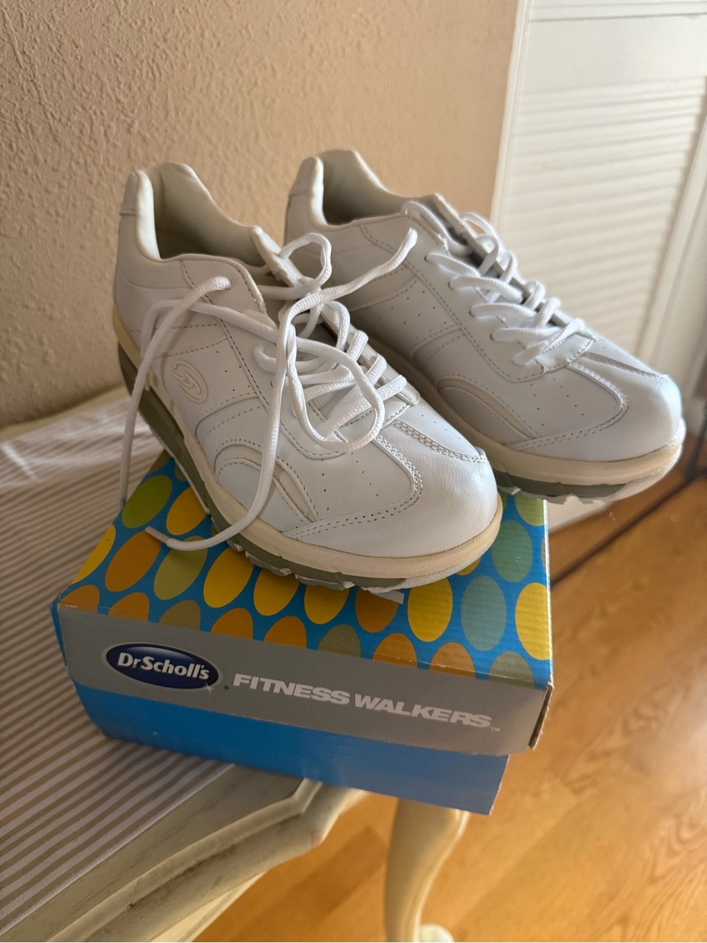 Dr. Scholl's White Massaging Gel Insole Sneaker